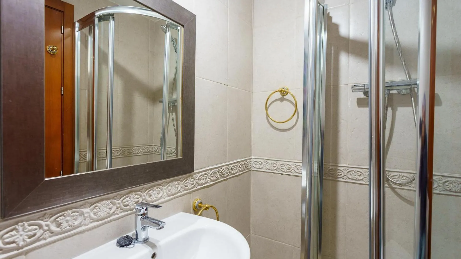 Malagasuite Carihuela Apartments Torremolinos 0*,